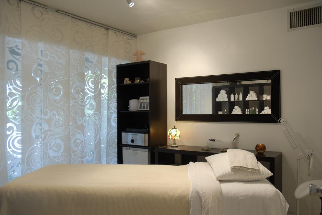 Resort The Cabanas Guesthouse & Spa - Gay Resort Catering To Gay Men Oakland Park